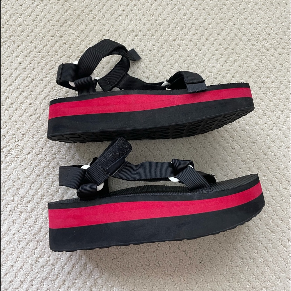 Platform Tevas Size 7